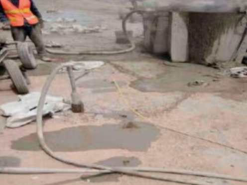 东辽水泥混凝土路面板底注浆技术 路面脱空注浆整治方案